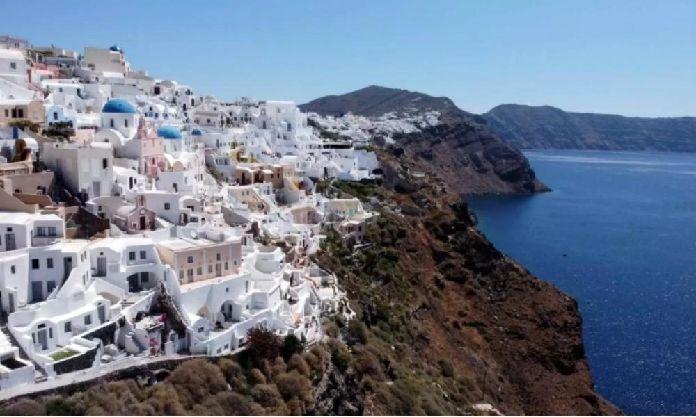 Ουκρανία - Σαντορίνη: «Φουρτούνες» για Ρώσο ολιγάρχη που είναι λάτρης και επίτιμος δημότης του νησιού